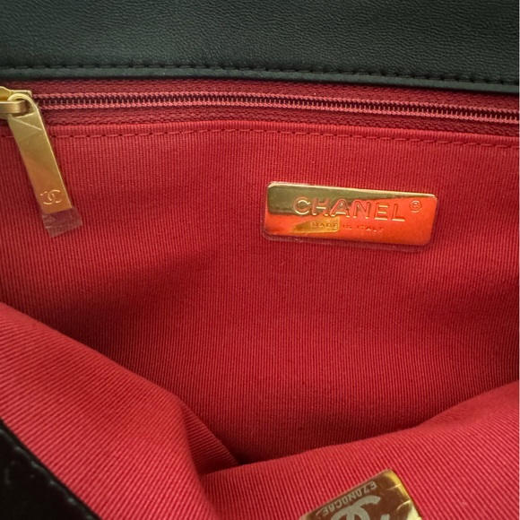 Chanel 19 Handbag - Brand New - Picture 13 of 15